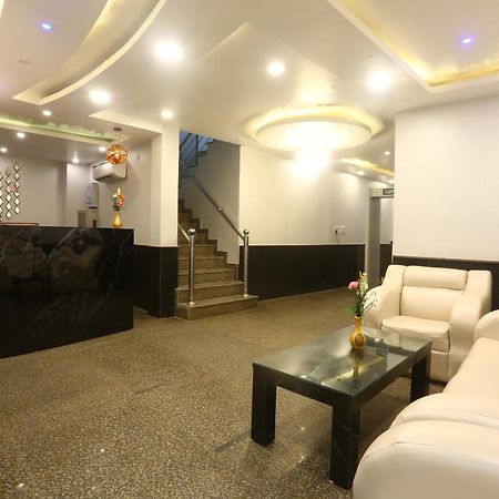 Hotel Earth Delhi Zewnętrze zdjęcie
