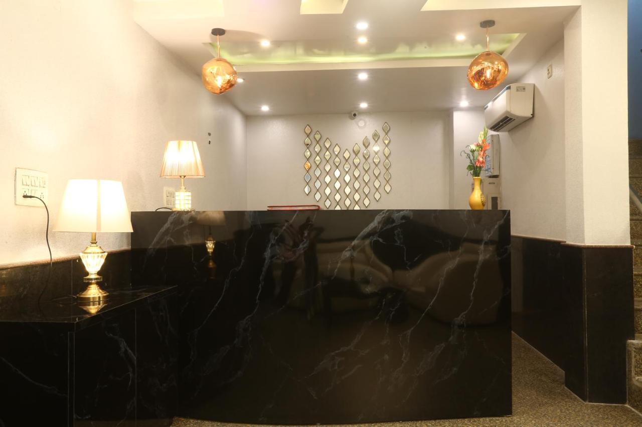 Hotel Earth Delhi Zewnętrze zdjęcie