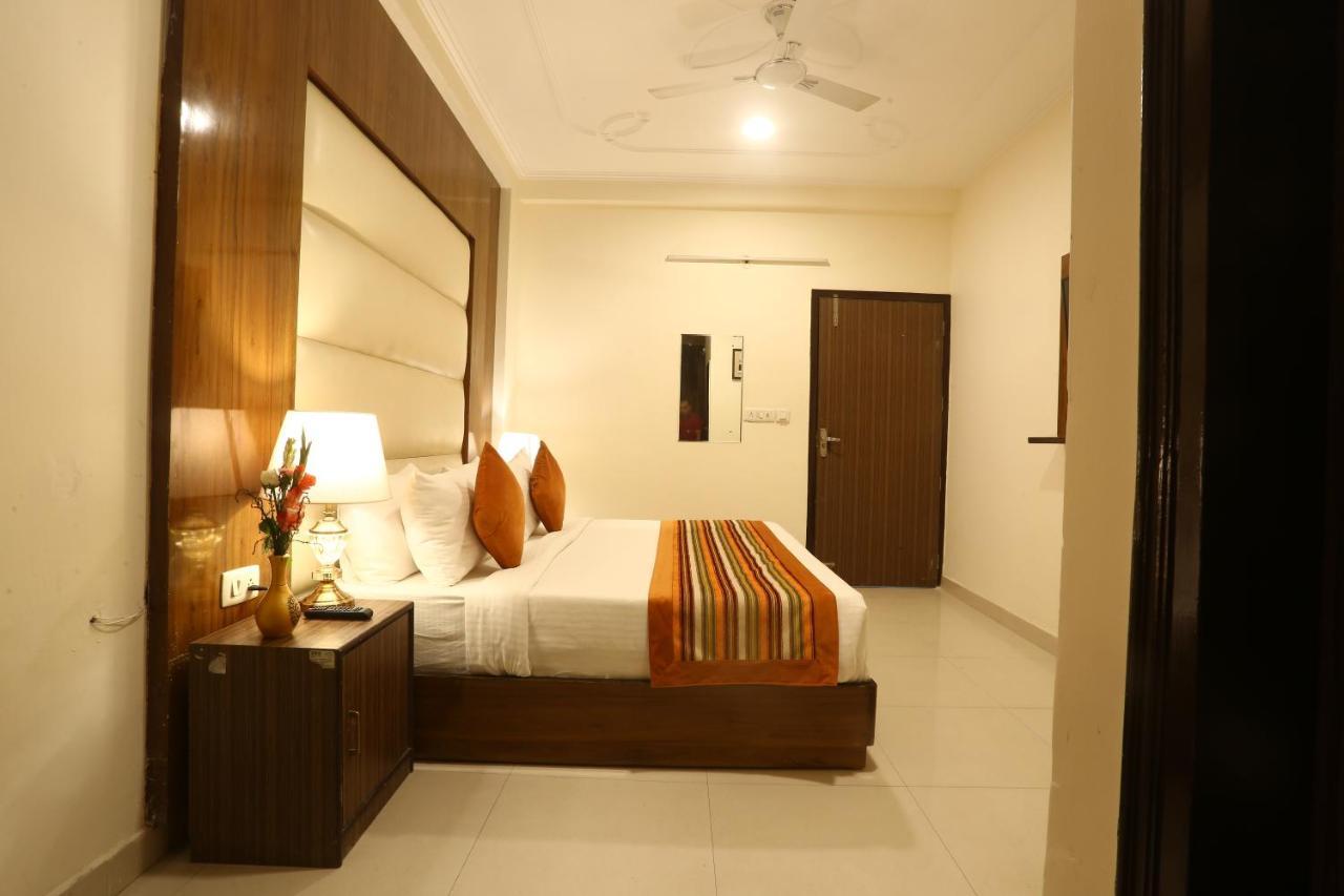 Hotel Earth Delhi Zewnętrze zdjęcie